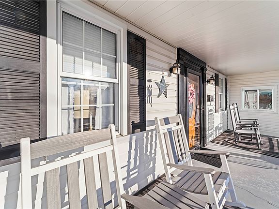 5th image of 208 Center Ave