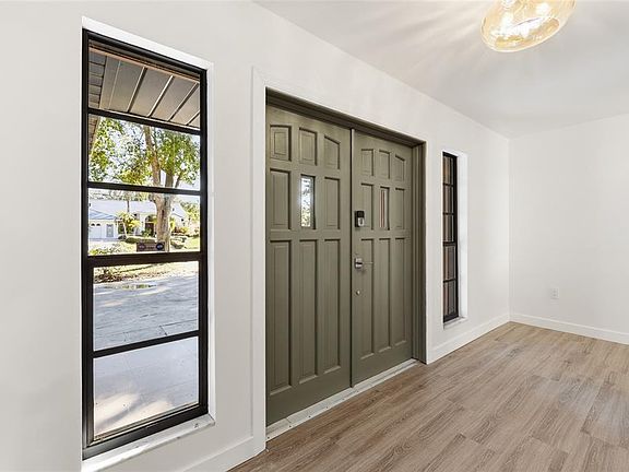 5th image of 1325 Riverside Dr