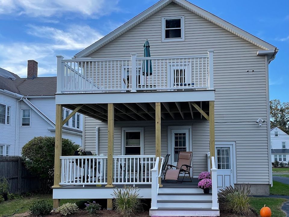 Private spacious deck (upper)