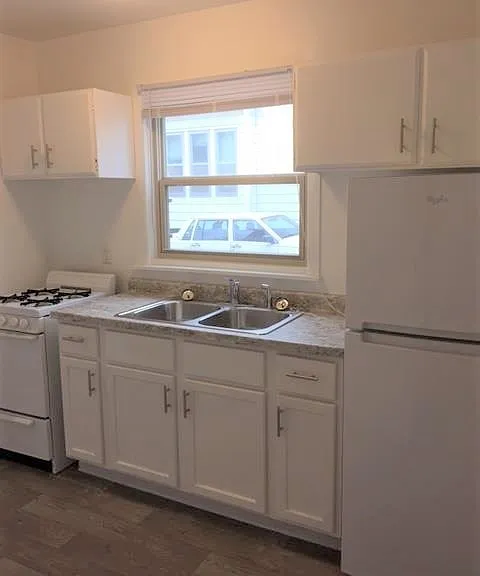 704 Stoughton St — Photo 10