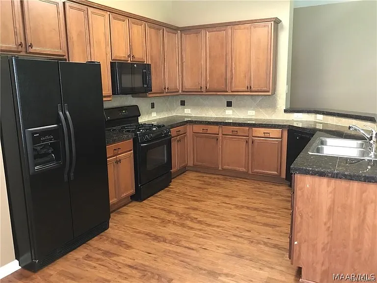 3912 Claiborne Cir — Photo 8
