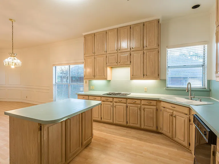 2411 Cross Timbers Trl — Photo 11
