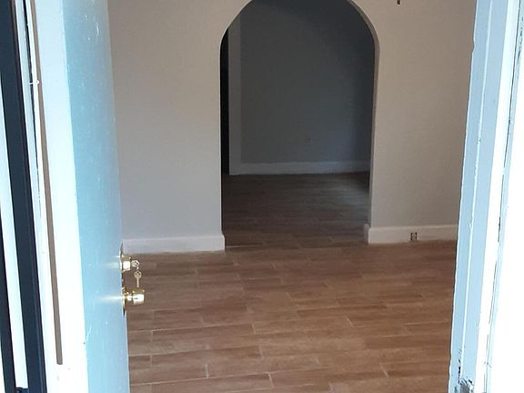 3rd image of 1552 W 19th St