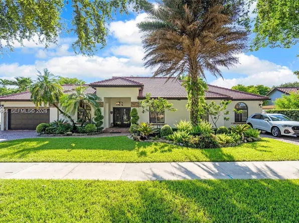 15600 NW 82nd Ct, Miami Lakes, FL 33016