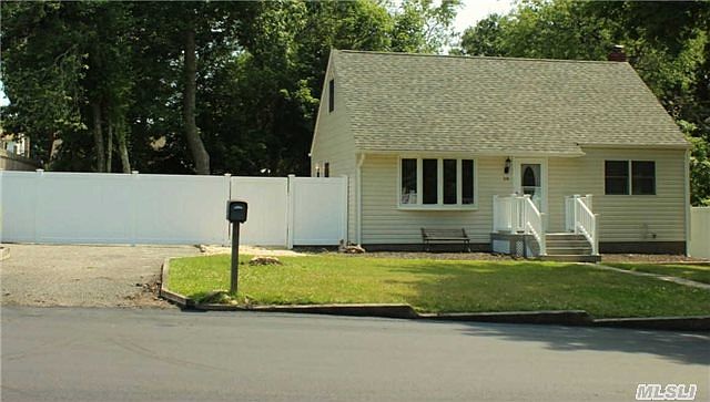 1st image of 16 Westwood Dr