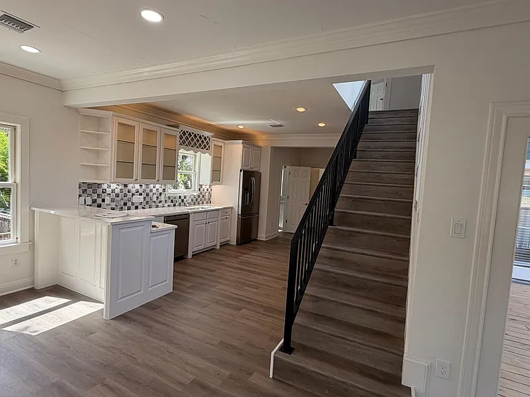 804 E Dean Keeton St — Photo 6