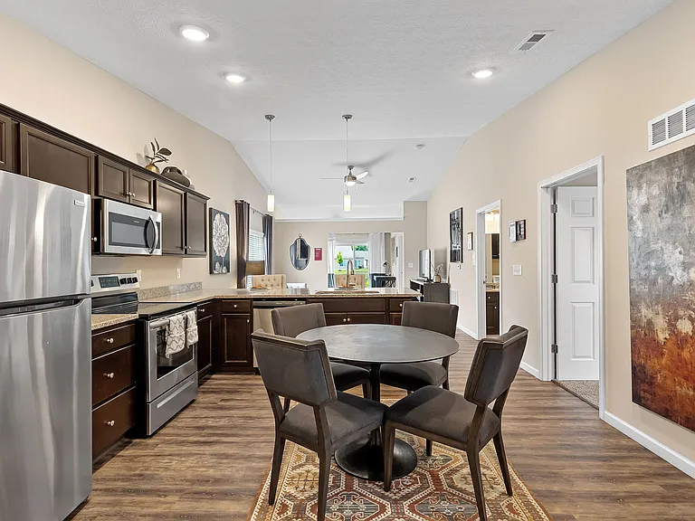 Redwood Reynoldsburg — Photo 15
