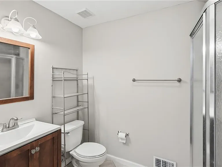 1370 Blackwell Rd — Photo 13