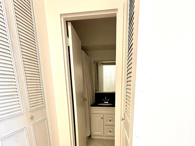 480 Halstead Ave #4R — Photo 8