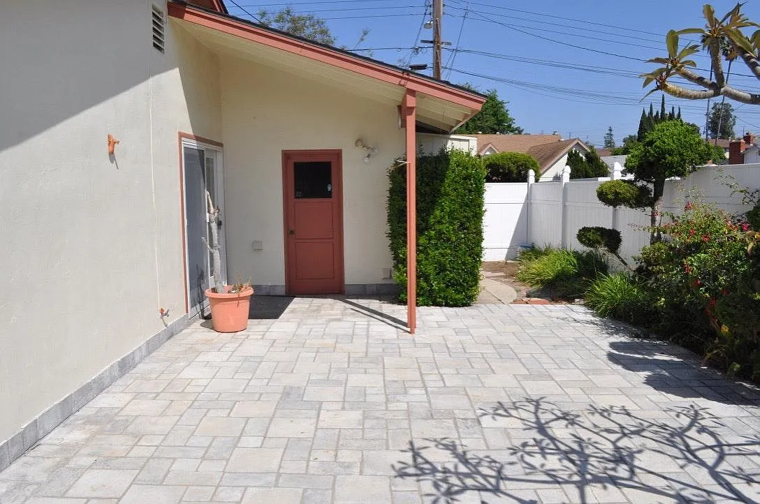 3 bed, 1845 sqft, $3,895 — Photo 2