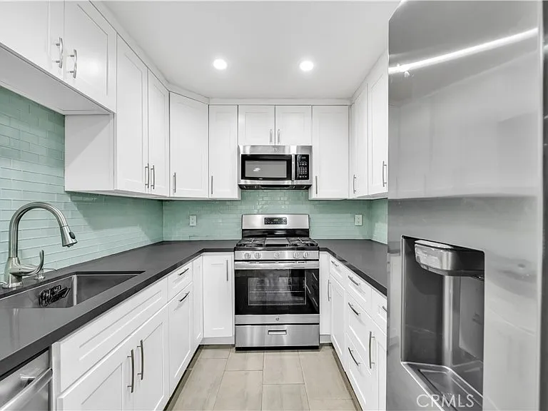 7137 Shoup Ave #16 — Photo 3