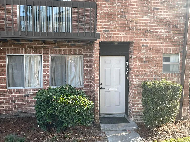 2352 Huntington Green Ct #7 — Photo 1