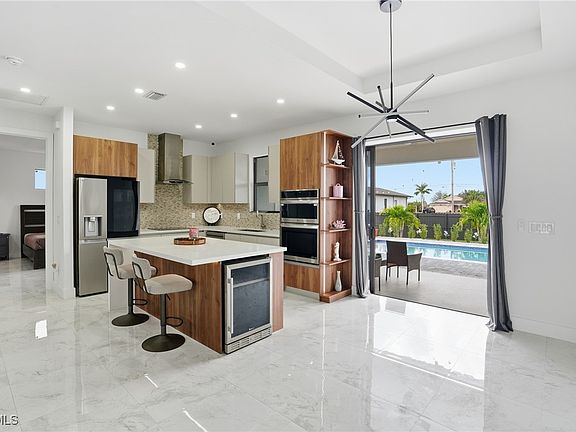 4th image of 1720 NW 15th Pl