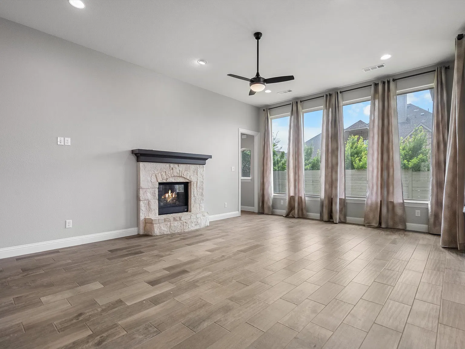 4 bed, 3049 sqft, $3,950 — Photo 4