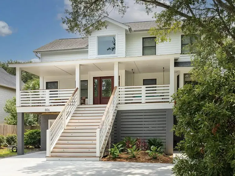 806 Carolina Blvd — Photo 1