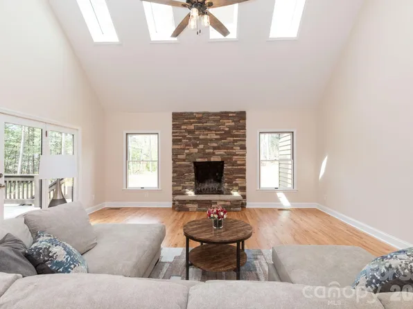 68 Sigmon Rd, Fletcher, NC 28732