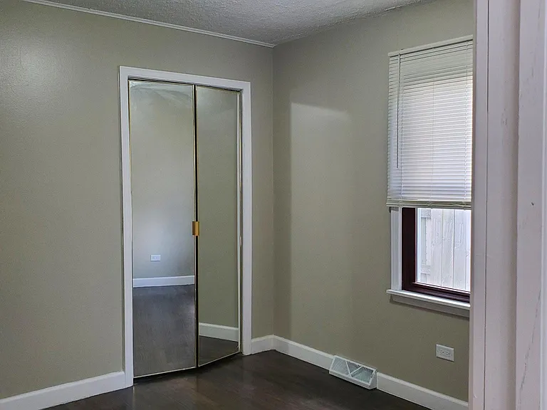 1329 Campbell Ave — Photo 9