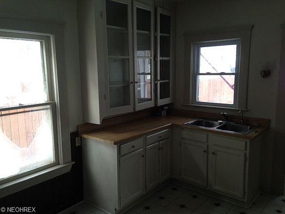 2nd image of 2914 Saratoga Ave