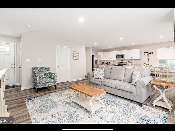 5th image of 44 Sugarberry Dr