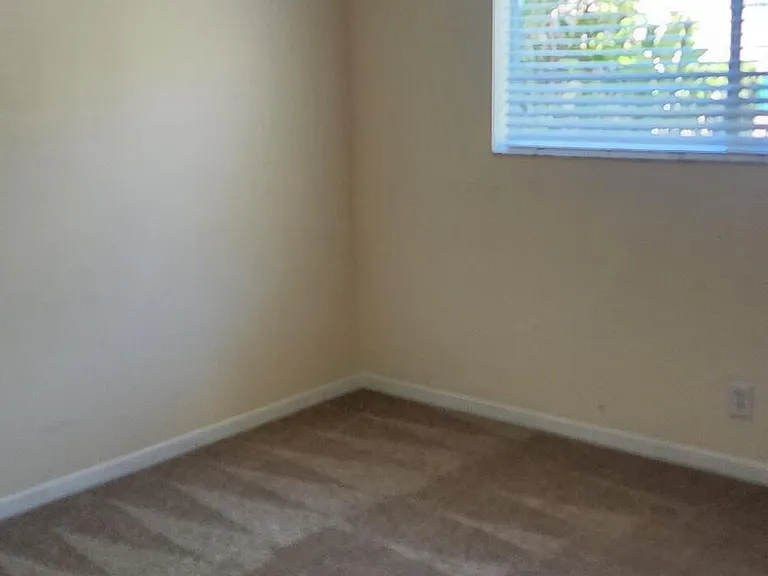 82 Emerald Ct — Photo 7