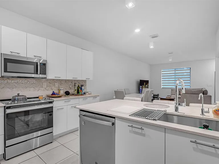 4450 NW 83rd Pkwy — Photo 12