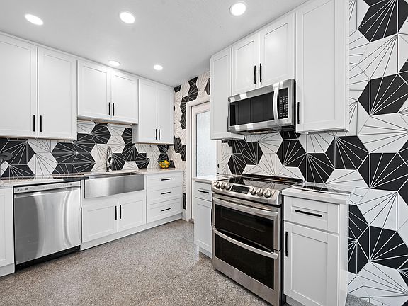 5th image of 657 NW 30th Court