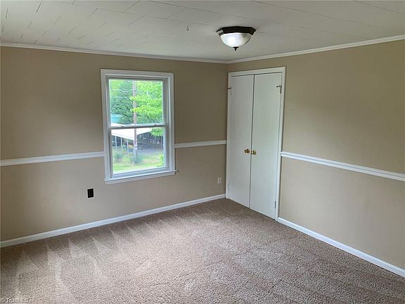 5th image of 516 Cummings St