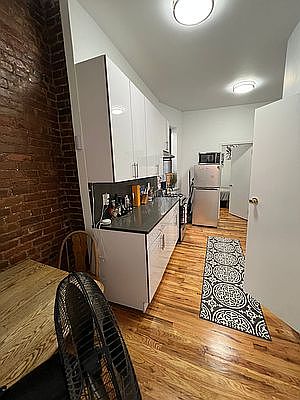 2nd image of 11 Stanton St #5AB