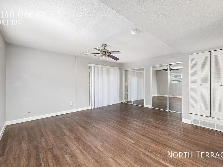 4140 Oak St — Photo 2