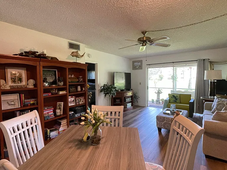 4 Abbey Ln #103 — Photo 7