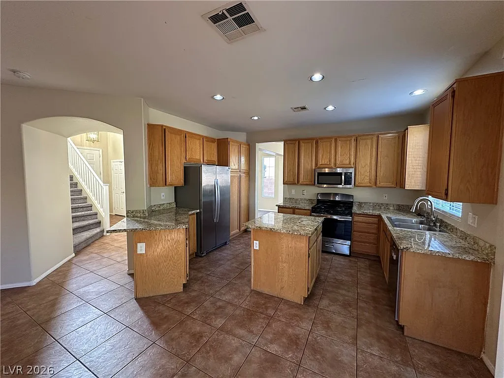 4 bed, 3.0 bath, 2450 sqft, $2,795 — Photo 3