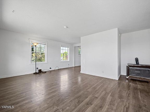 4th image of 1304 Heffron St