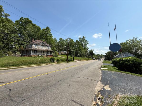 891 E Court St, Marion, NC 28752