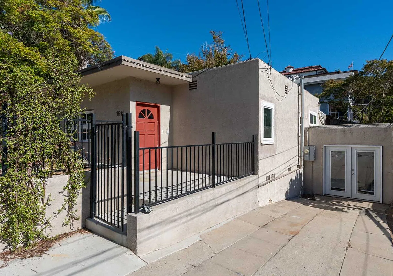 2 Bedroom + Optional Office/Flex Room in San Diego — Photo 3