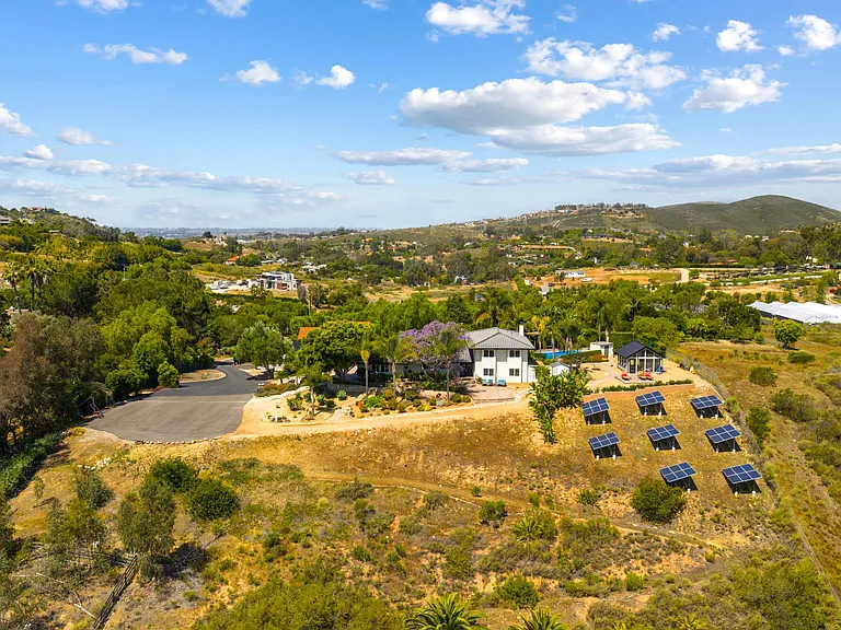 20063 Elfin Forest Ln — Photo 33