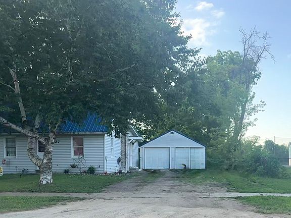 4th image of 327 E Main St