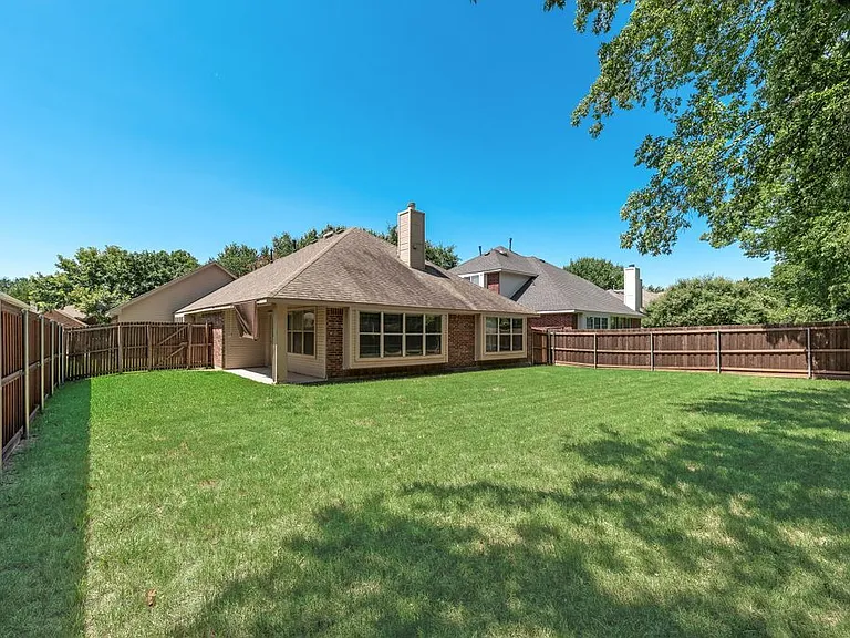7600 Shasta Dr — Photo 27