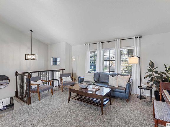 5th image of 16431 Cary St
