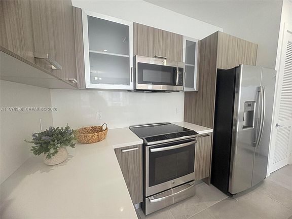 4th image of 1045 NE 18th Ave #304