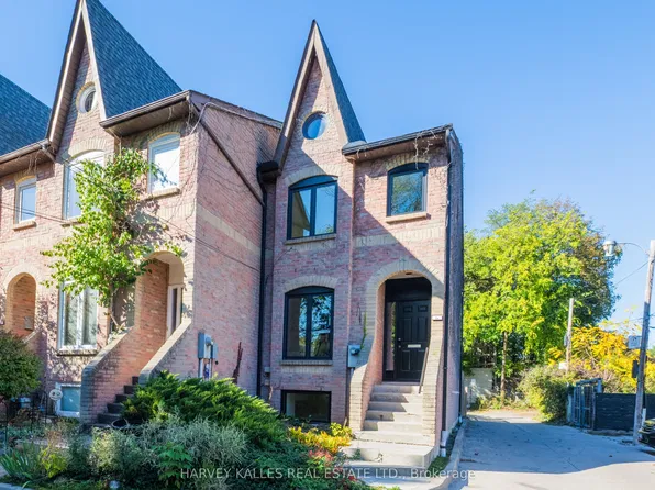 16 Saint James Ct, Toronto, ON M4X 1X4