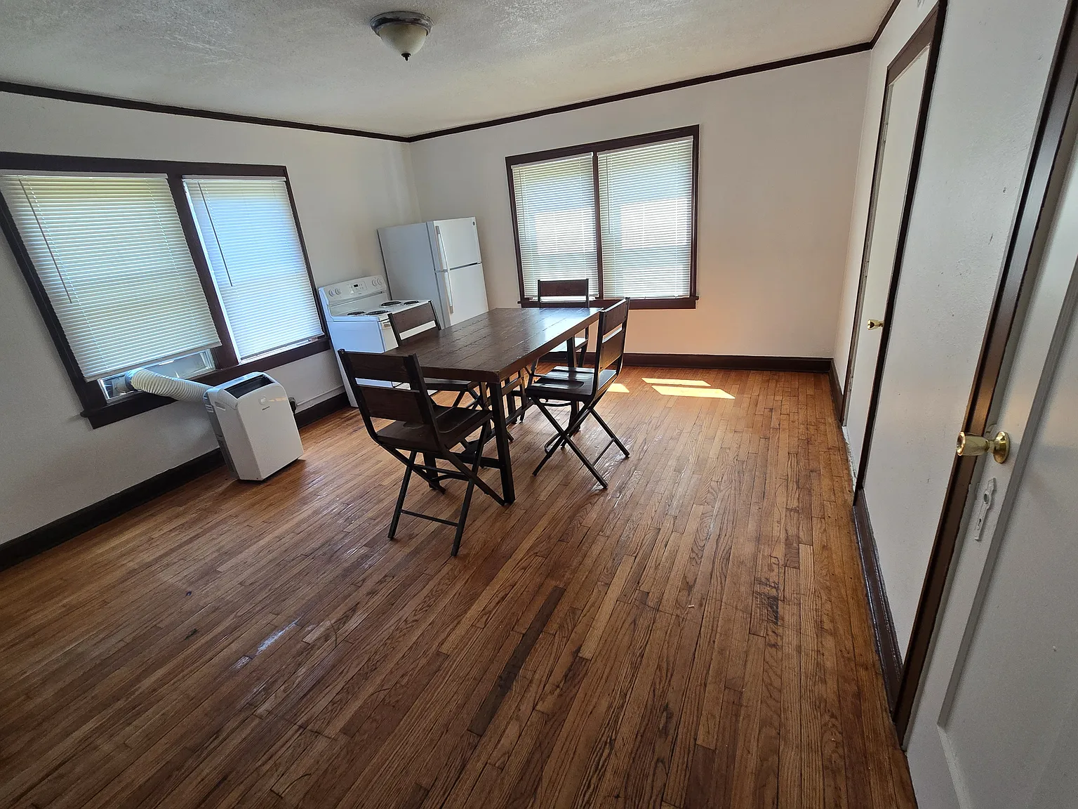3 bed, $2,000 — Photo 3