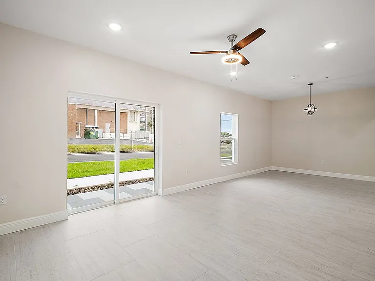 201 N Dewey St #202 — Photo 9