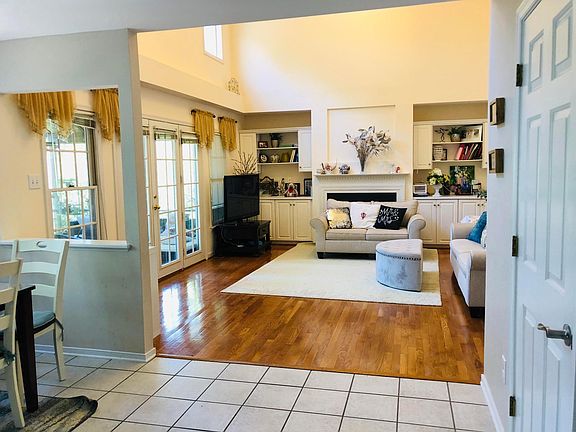3rd image of 12117 Manor Park Dr