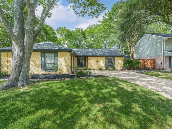 2319 Colleen Dr, Pearland, TX 77581