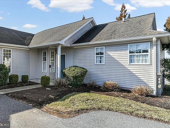 2nd image of 191 E Hunting Horn Ln