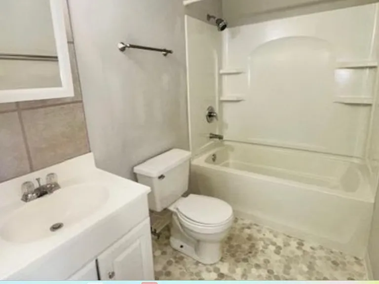 115 E 2nd St #5 — Photo 1