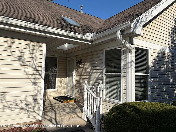 3rd image of 2415 Aurelius Rd APT 3
