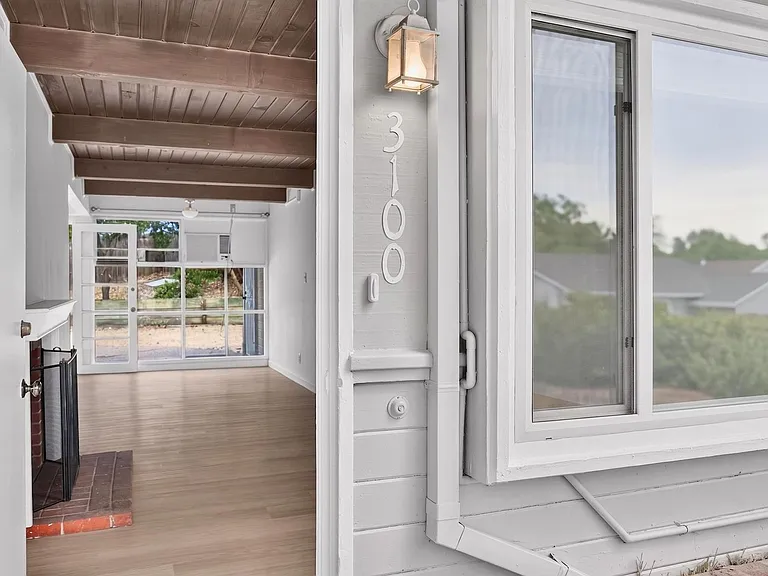 3100 Hacienda Dr — Photo 2