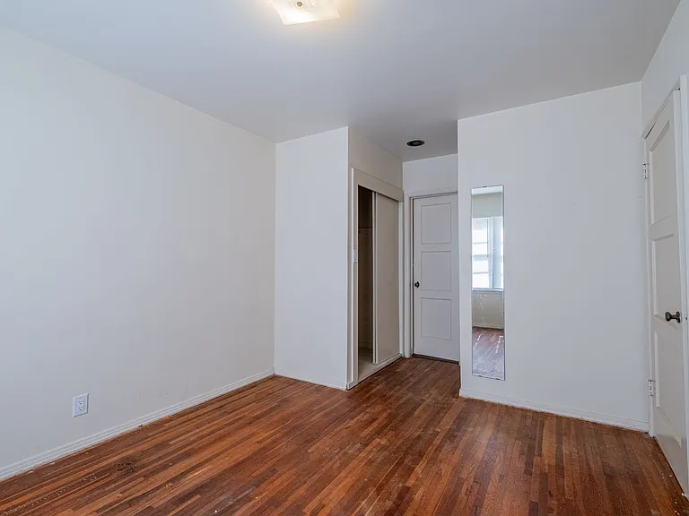 1506 S. Catalina Residences — Photo 3