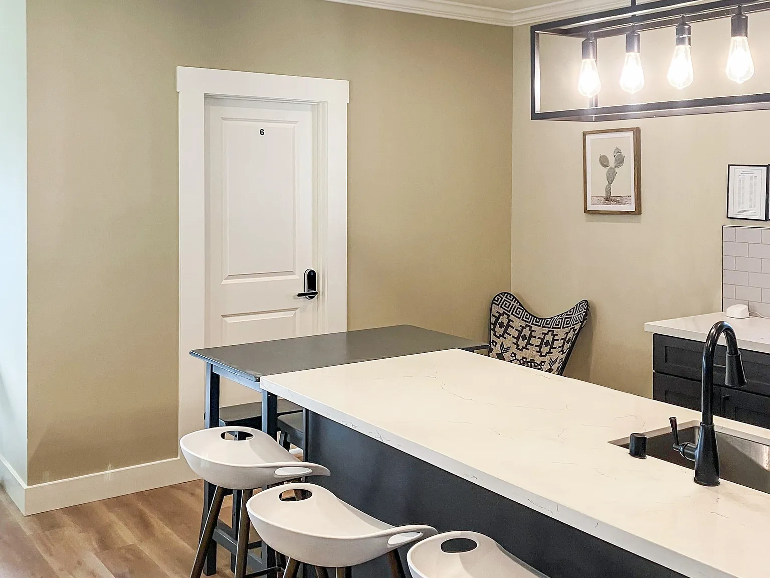 6 bed, 2169 sqft, $895 — Photo 4